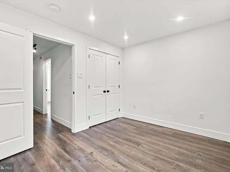 530 E Thompson St — Photo 10