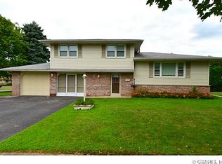 6 Rick Edge Cir, Rochester, NY 14609