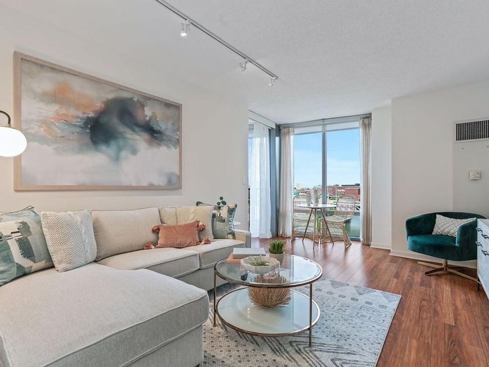 1st image of 567 N Kingsbury St #508