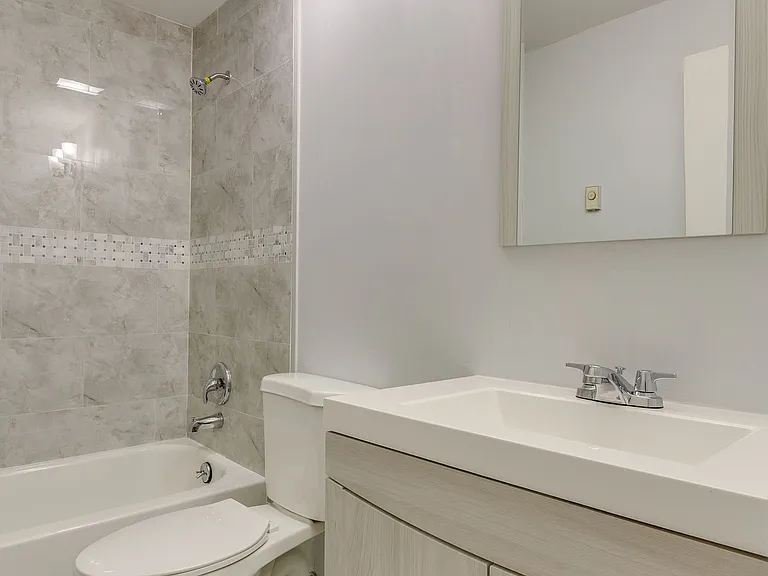 104 Marshall Ct — Photo 2