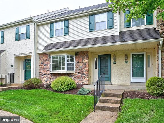 2nd image of 132 Oak Knoll Cir