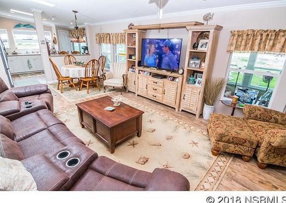 5th image of 493 Cheyenne Dr