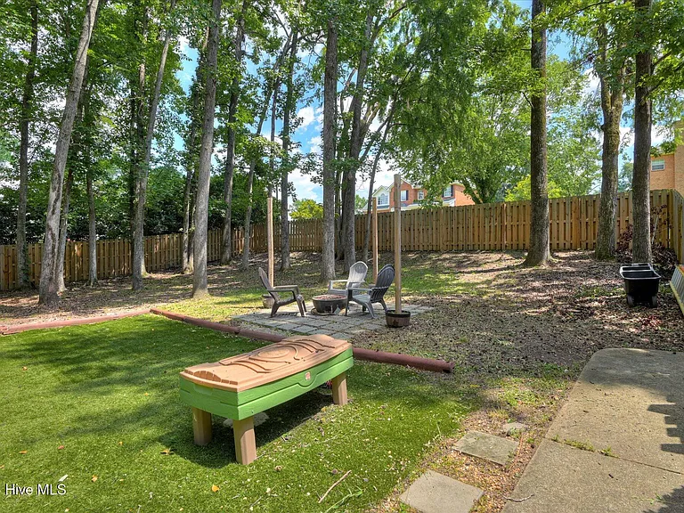 1084 Severn Dr — Photo 31