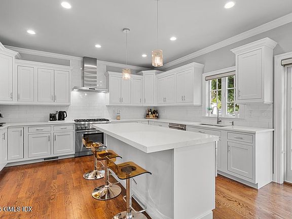 5th image of 16 Hawthorne St S #A
