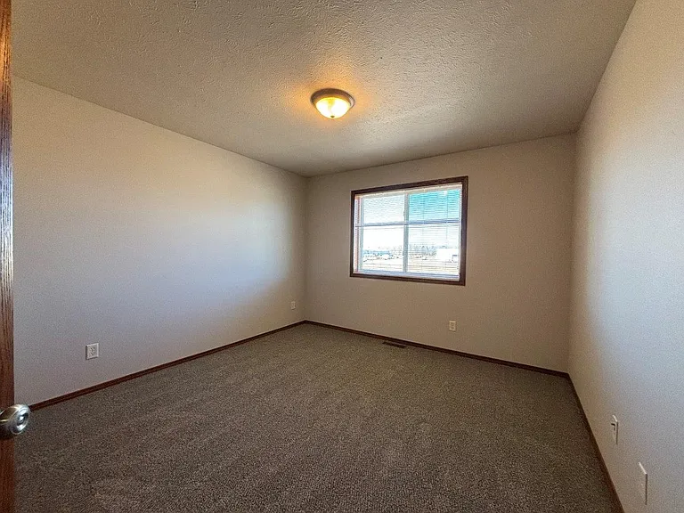 Ideal Twinhomes — Photo 19