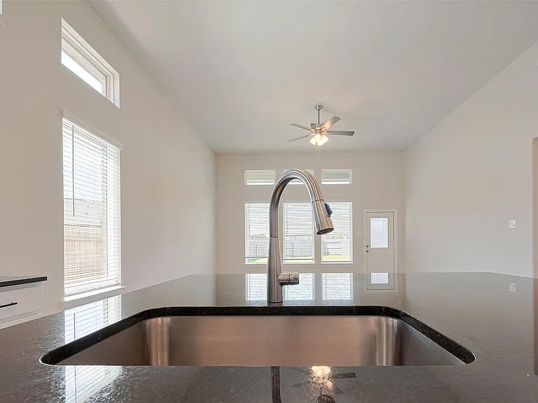 2405 Seamist Cove Ln — Photo 16