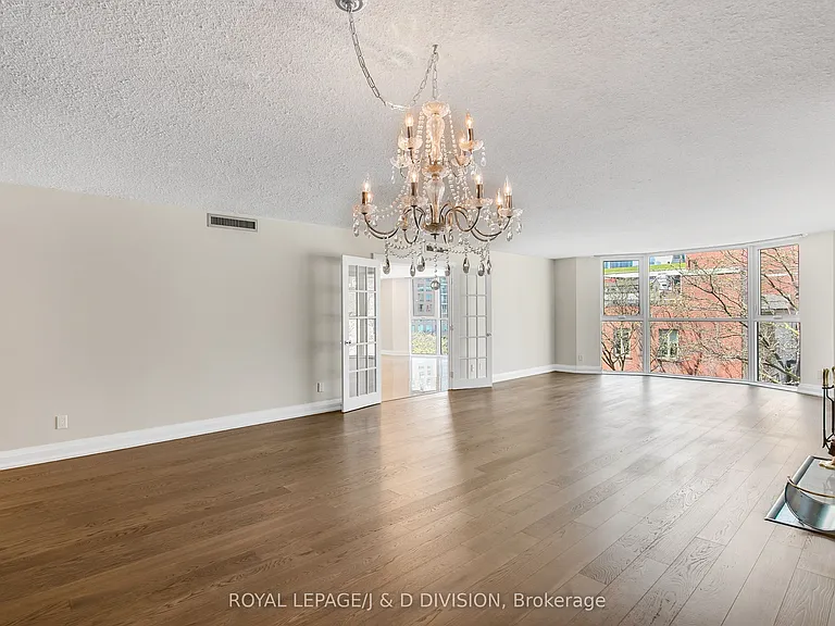 25 George St S #405 — Photo 18