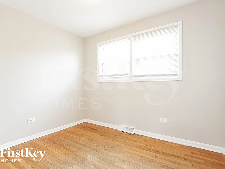 3028 W 141st St — Photo 10
