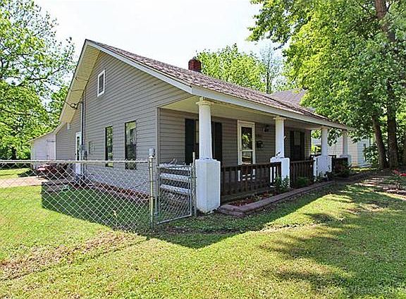 4th image of 804 S Washington St