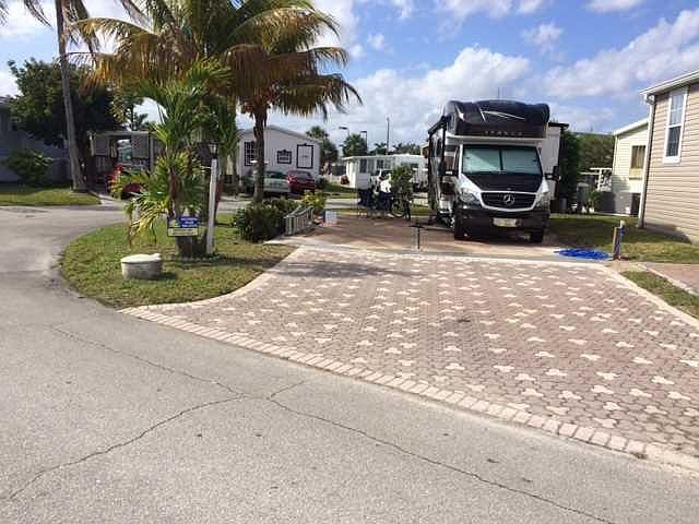 1st image of 311 Nettles Blvd