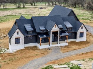 2388 Darks Mill Rd, Columbia, TN 38401