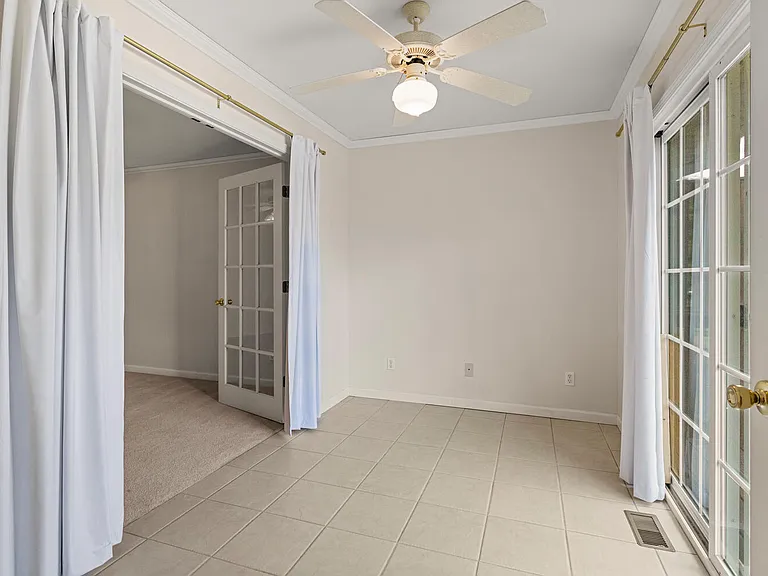 708 Phlox Dr — Photo 9