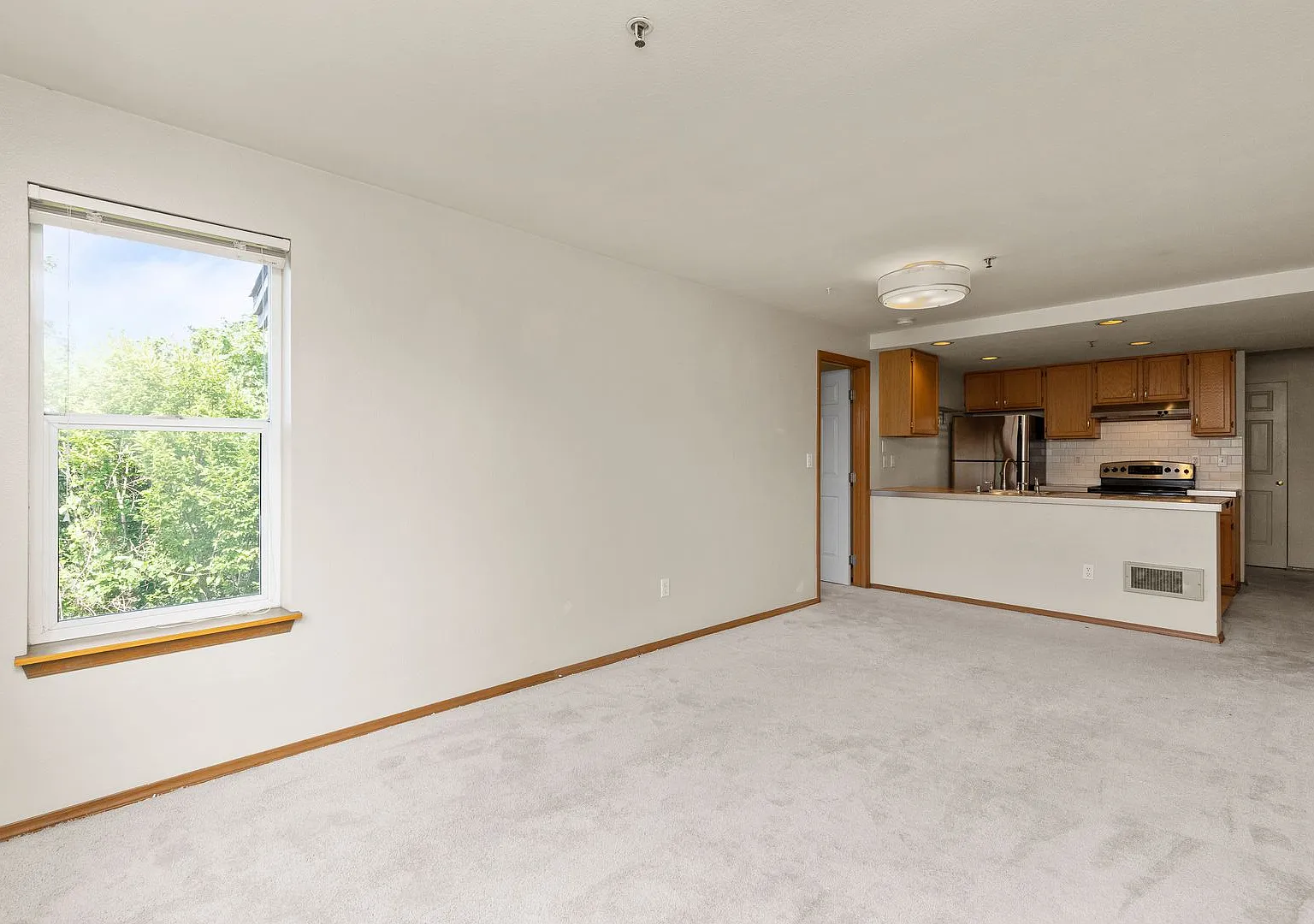 Quaint 2 bdrm/ 1 bth condo in Seattle — Photo 4
