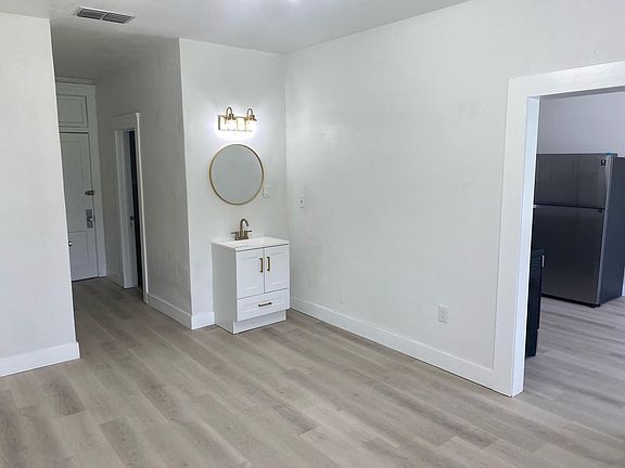 5th image of 244 E Graves Ave #2