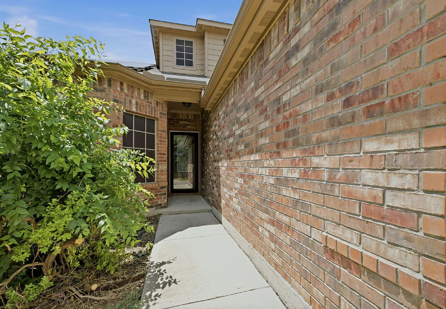 4 bed, 2.5 bath, 2085 sqft, $1,750 — Photo 4