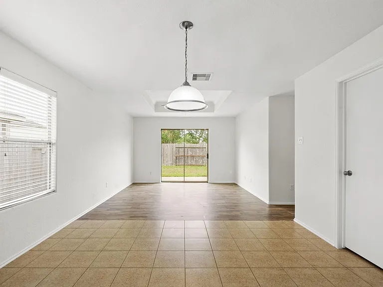 7910 Buffalo View Ln — Photo 10