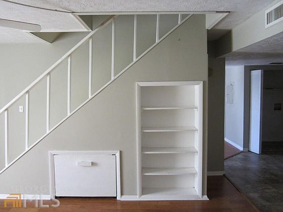 3rd image of 105 Westcliff Center St APT D