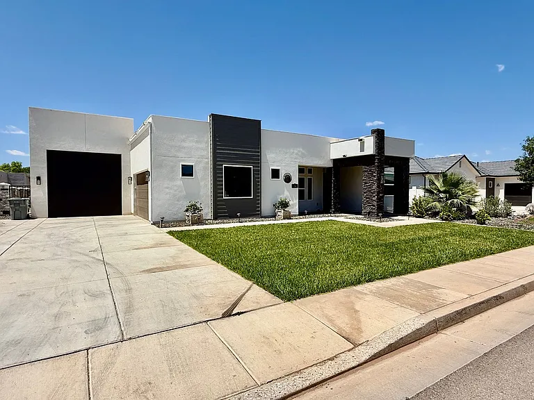 3714 S McKenzie Ln — Photo 2