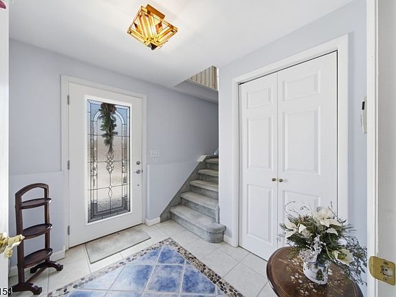 2nd image of 67 Hook Mountain Rd