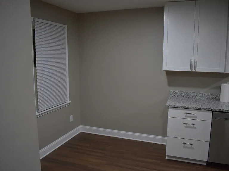 1112 Forest Hills Ave — Photo 10
