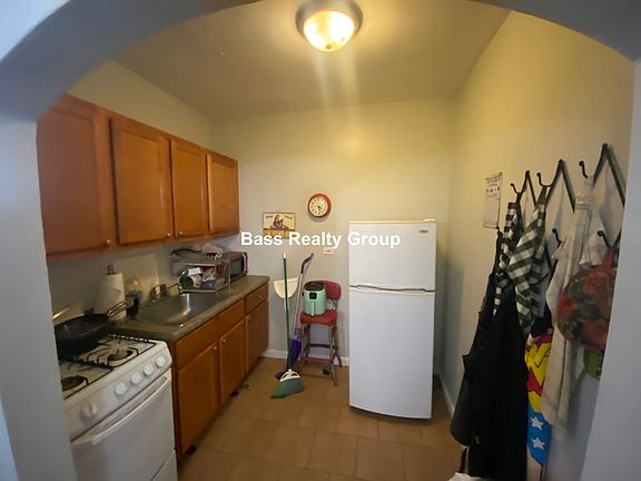 3rd image of 1724 W Estes Ave #209