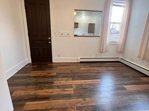 5th image of 800 W 12th St APT 3