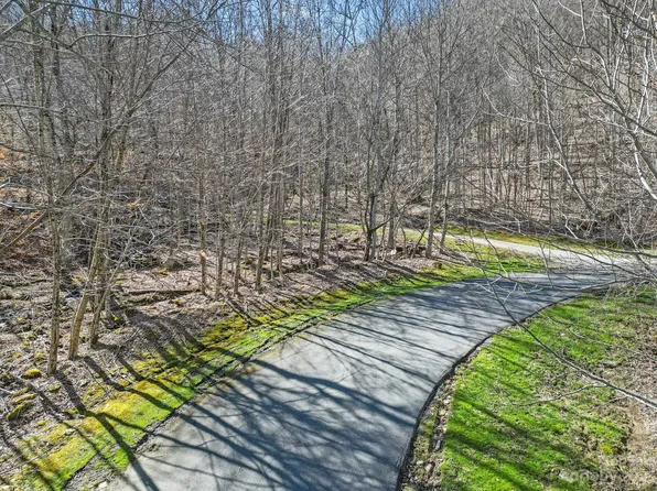 16 Chestnut Village Vlg #16, Mars Hill, NC 28754