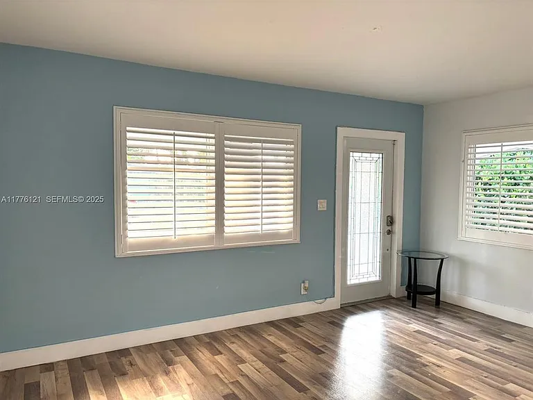 4580 NE 3rd Ave — Photo 6