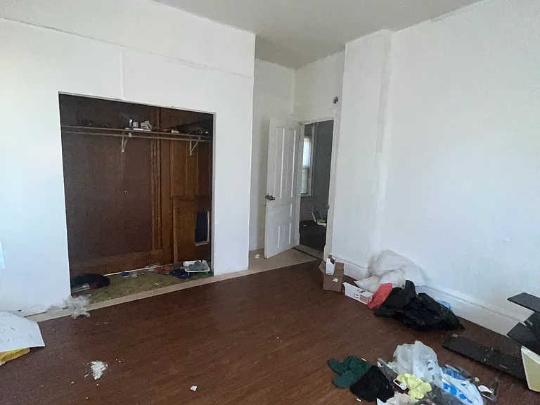 1409 S Western Ave — Photo 7