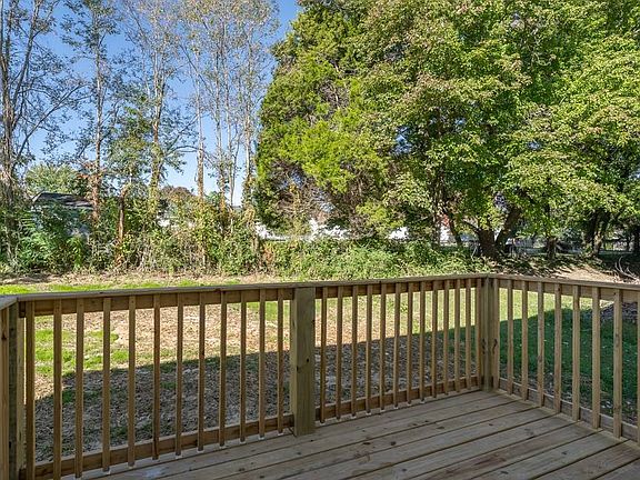5th image of 133 Long Meadow Dr