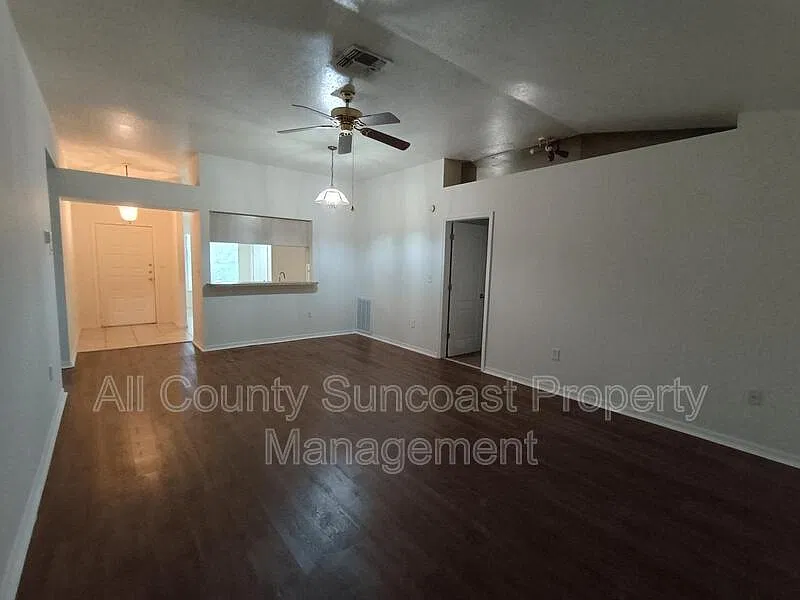 3 bed, 2.0 bath, $2,095 — Photo 4