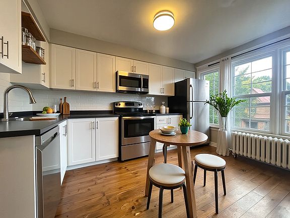 5th image of 109 Spadina Ave #2
