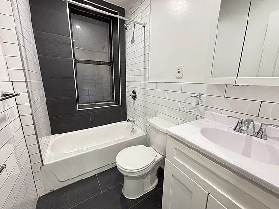 5th image of 3520 Dekalb Ave APT 1B