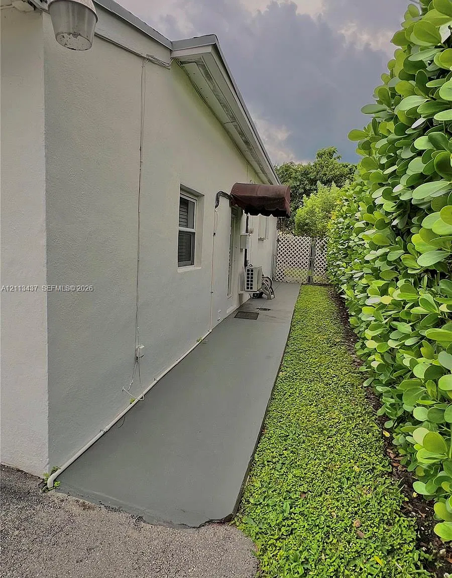 Coral Way Heights — Photo 3