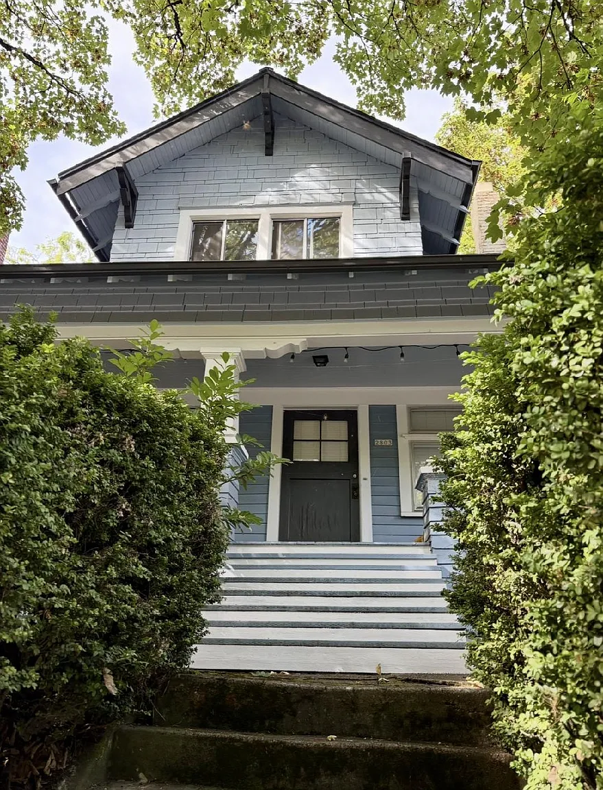 3868 SE Taggart St photo 1