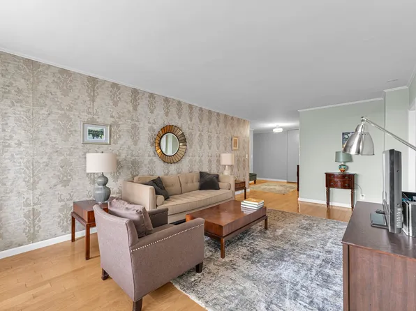 5800 Arlington Avenue image 4 of 15