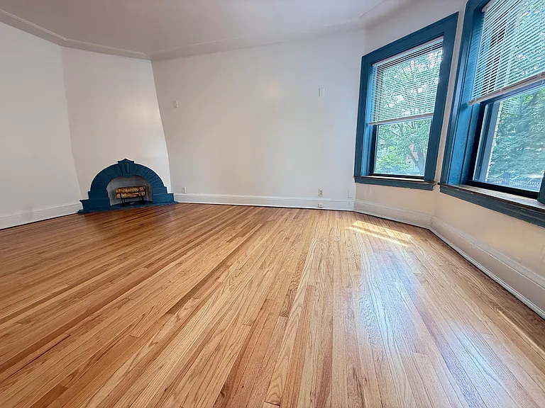 5542 N Artesian Ave #1B — Photo 4