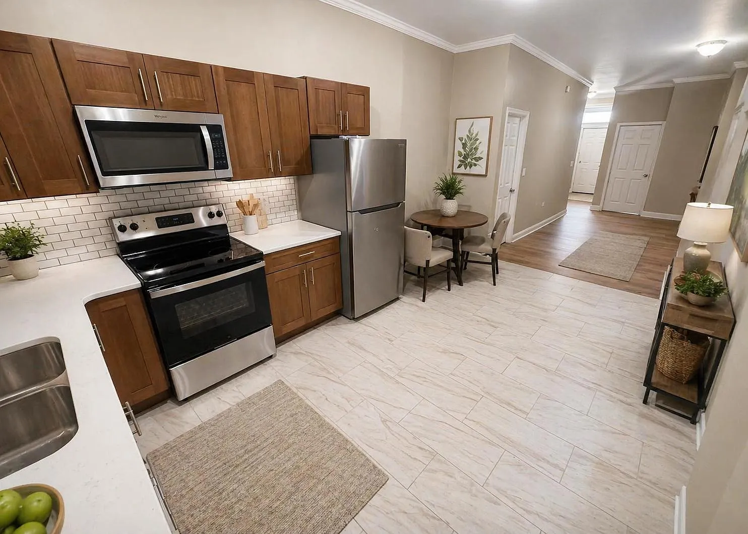 4 bed, 2.0 bath, 1558 sqft, $901 — Photo 2