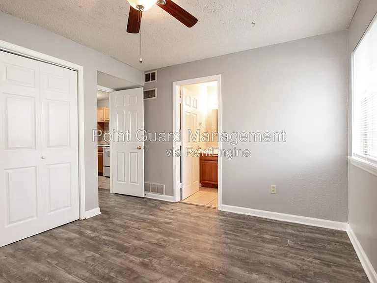 2228 S Oliver Ave — Photo 16