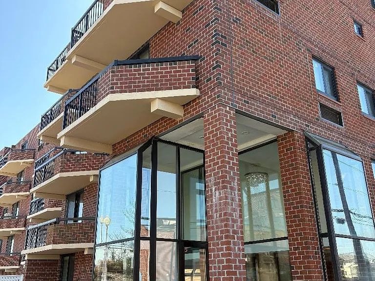 750 W Broadway #5Q — Photo 2