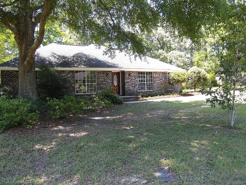 1st image of 613 Southeast Cir