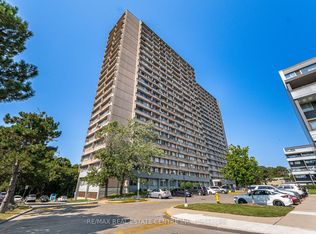 10 Sunny Glenway #607, Toronto, ON M3C 2Z3