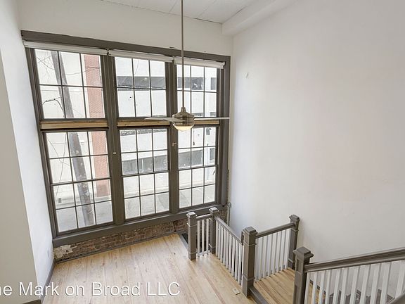 4th image of 300 E Broad St APT 202