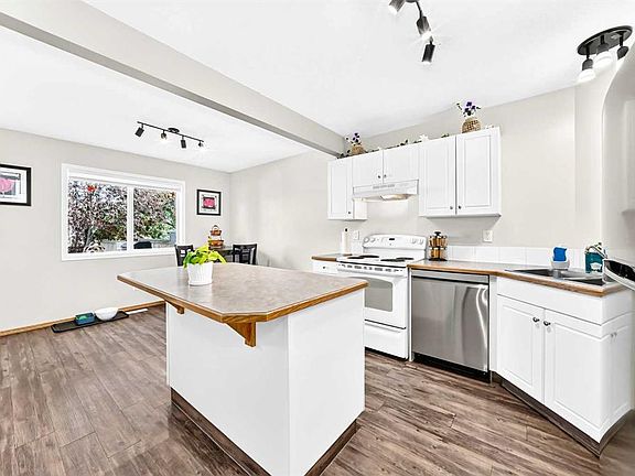 3rd image of 25 Lakeview Est