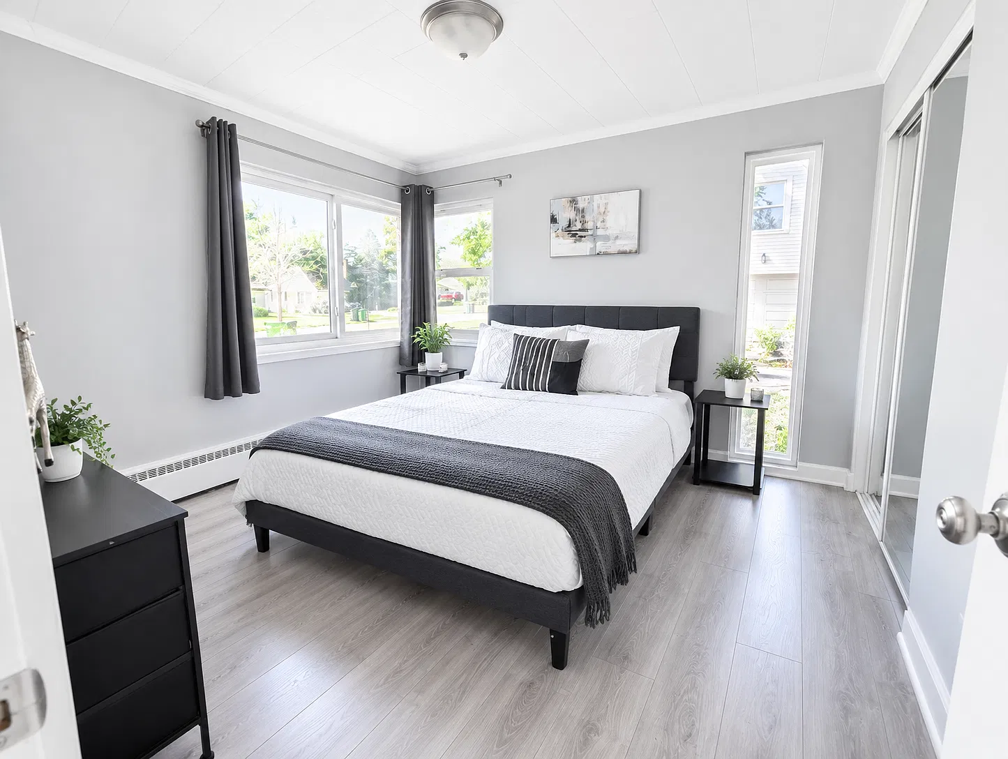 3 bed, 1297 sqft, $8,900 — Photo 3