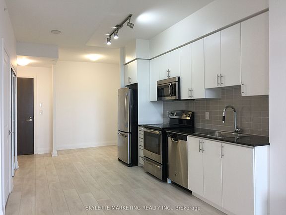 4th image of 7161 Yonge St Unit 1427