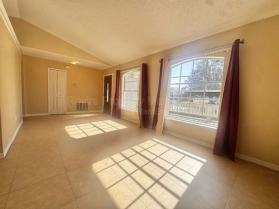 3rd image of 116 Barrington Dr