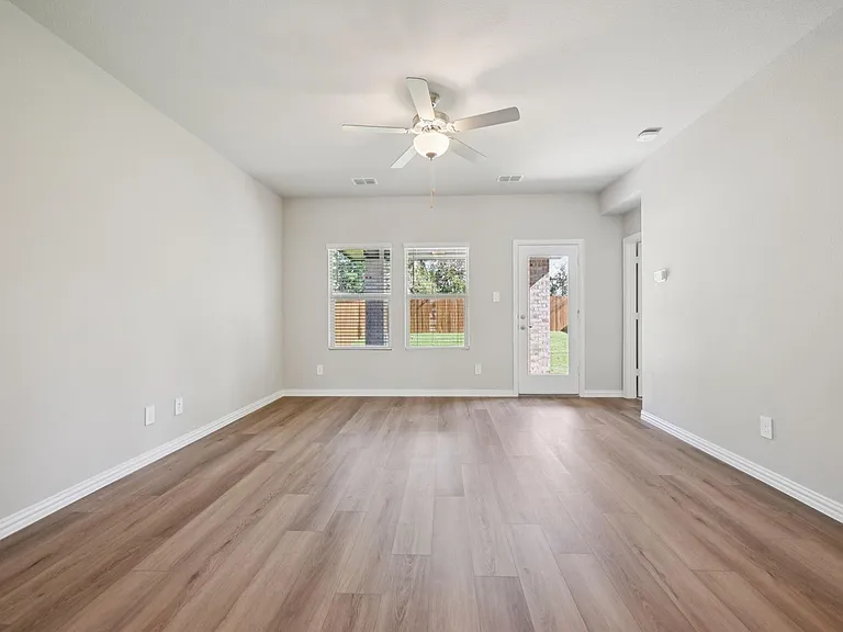 1412 Bridgestone Dr — Photo 5