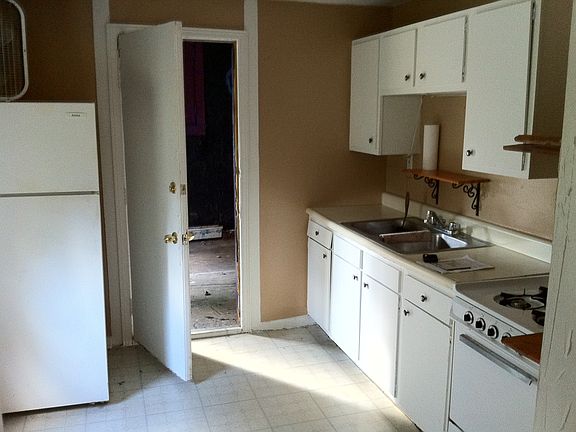 Kitchen in downstairs unit