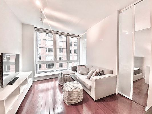 4th image of 125 W 21st St APT 7C